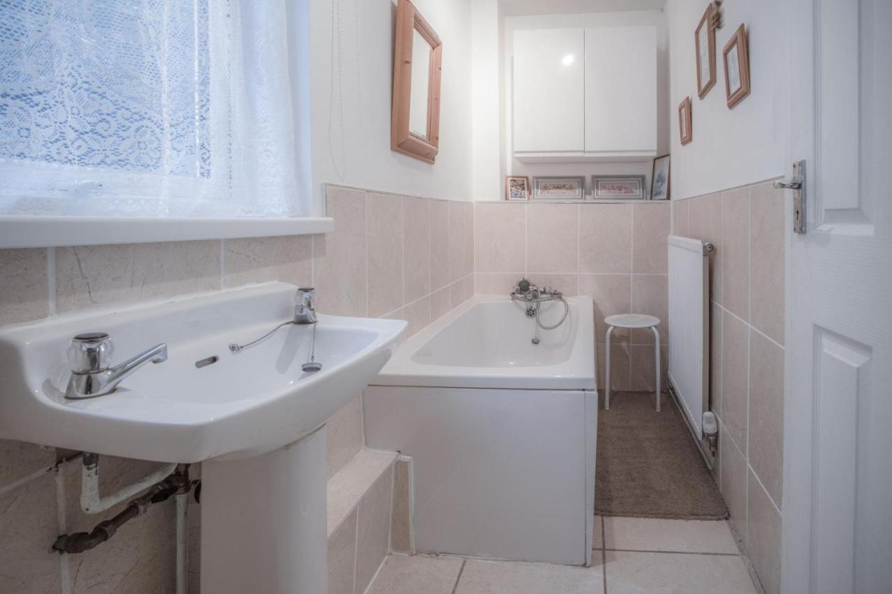 Maytree Cottage - 4 Bedroom Holiday Home - تينبي المظهر الخارجي الصورة